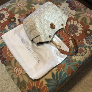 Like New Michael Kors Purse